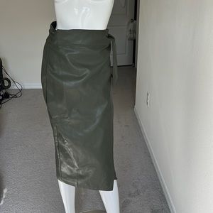 NWT GRACIA LEATHER SKIRT SIZE M MSRP $108.00